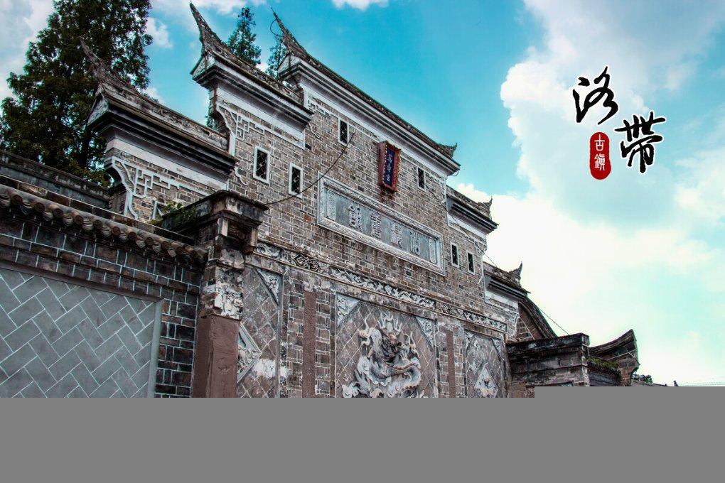 家里两个孩子叛逆不听话，父亲拿出衣架让孩子抽自己